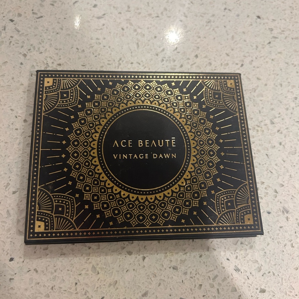 Ace BeautĒ Vintage Dawn eyeshadow palette!!!